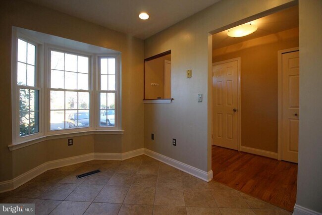 Building Photo - 192 Sulgrave Ct