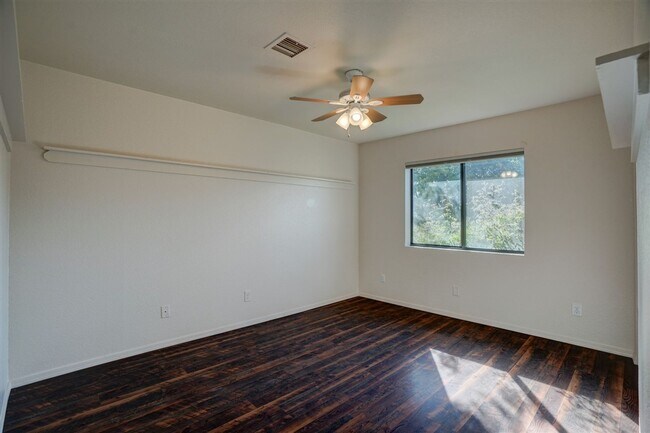 Building Photo - 7930 E Larkspur Ln