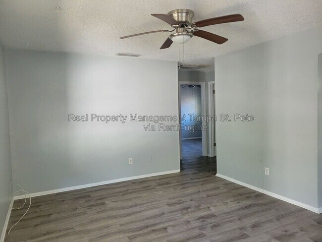 Building Photo - 917 Lake Palms Dr