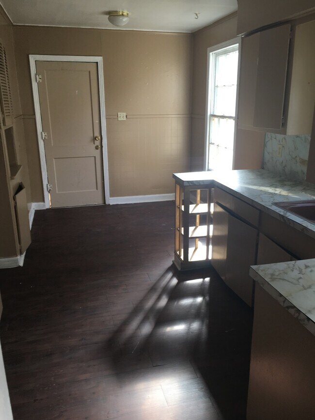 Building Photo - 314 Kelly-