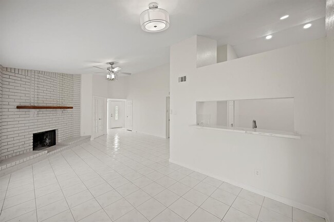 Building Photo - 8203 Woodland Willows Dr
