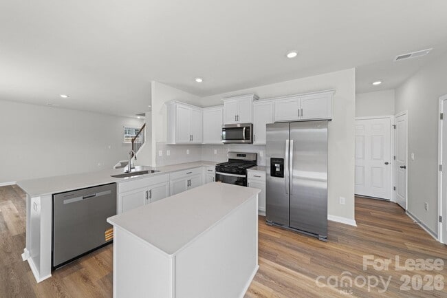 Building Photo - 204 Calvin Crk Dr