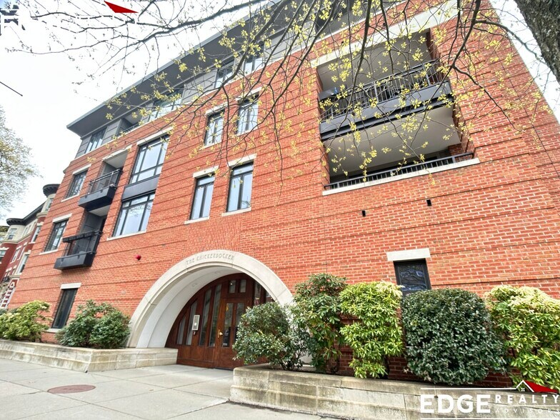 Building Photo - 1559 Beacon St