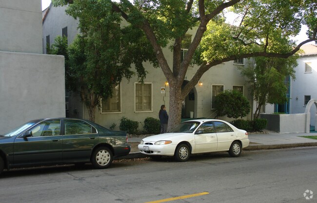 Building Photo - 354 E Cypress Ave