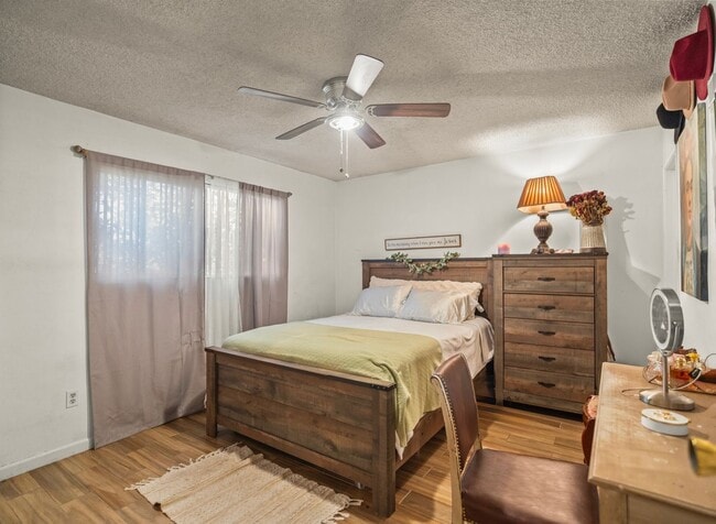 Building Photo - 3 Bd/2 Ba House in the Heart of Shafter