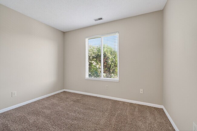 Building Photo - Light-Filled Fishers Home with Fenced Yard