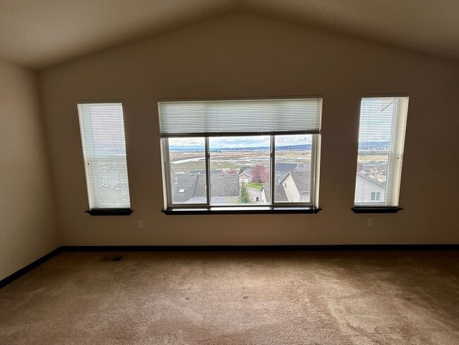 Building Photo - Gorgeous 4 bed 2.5 bath Marysville home