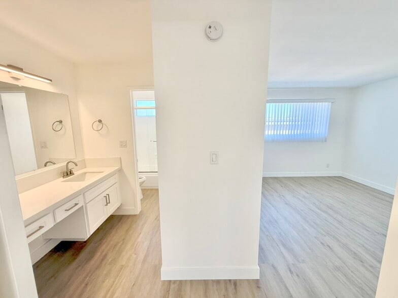 Building Photo - 12745 Venice Blvd