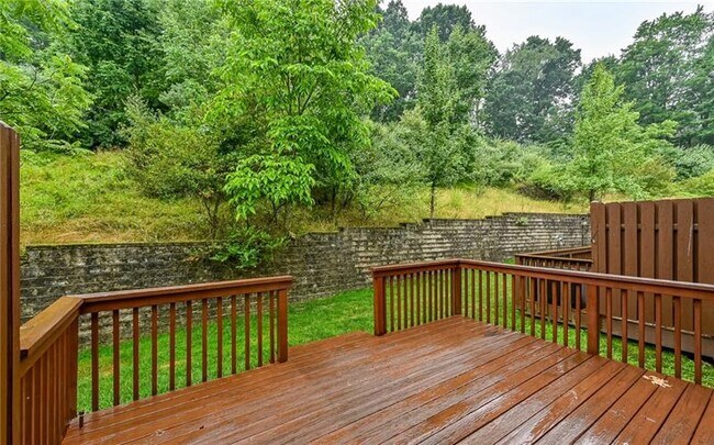 Building Photo - 229 Hillvue Dr