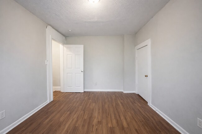 Building Photo - 17 S Tuxedo St