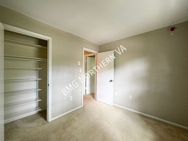Building Photo - 566 Windover Ave NW