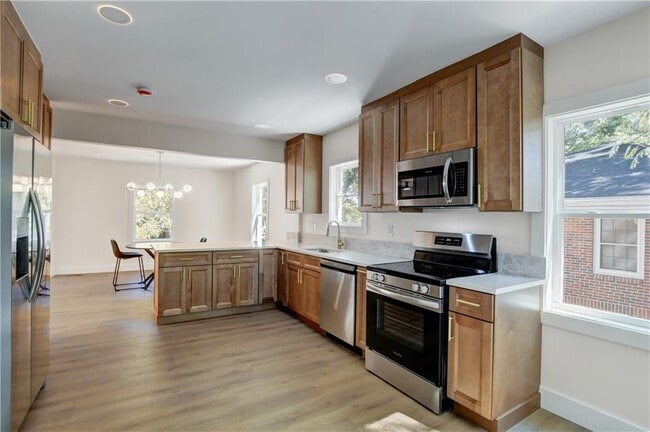 Building Photo - 458 Shannon Dr SW