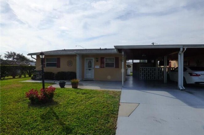 Building Photo - 2200 Orchid Rd