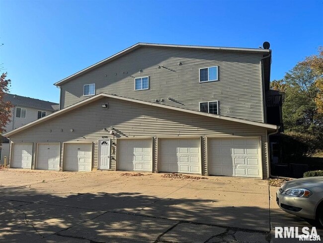 Building Photo - 3820 Creek Hill Dr