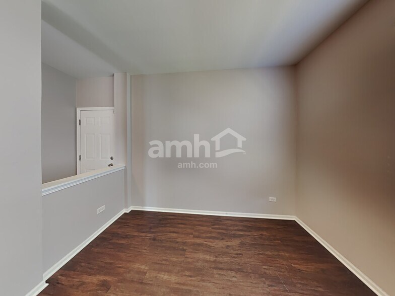 Building Photo - 1401 Roth Dr