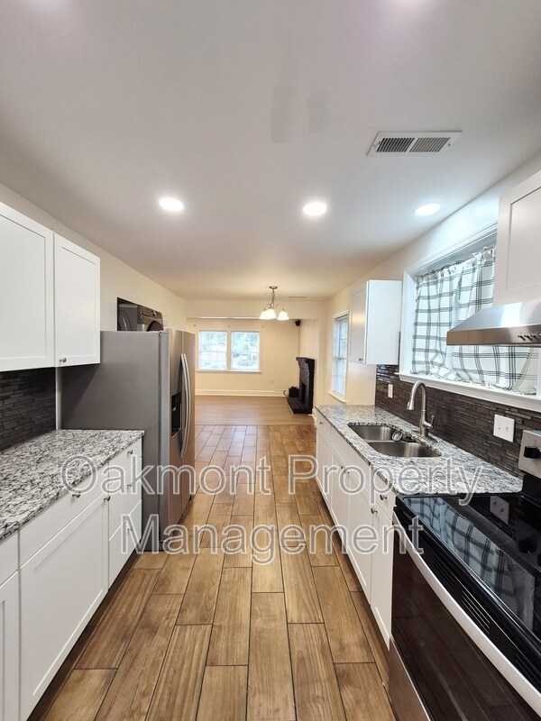 Building Photo - 115 Slagle Ave