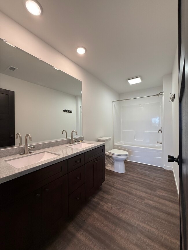 Building Photo - 5491 164th St