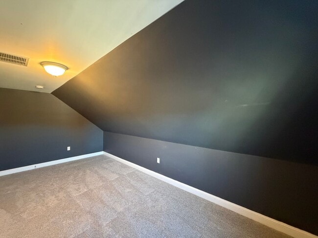 Building Photo - Move-In Ready Townhouse in North Billerica – Unbeatable Transit Access!