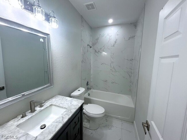 Building Photo - 398 Pennfield Ave