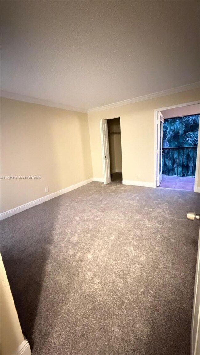 Building Photo - 711 Forest Club Dr