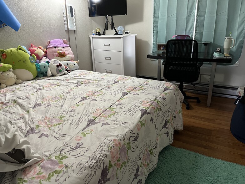 1st bedroom - 3870 E Leonesio Dr