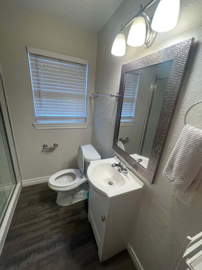 Building Photo - Charming 1-Bed, 1-Bath Apartment steps from the Plaza District