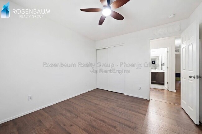 Building Photo - 9336 S 33rd Dr