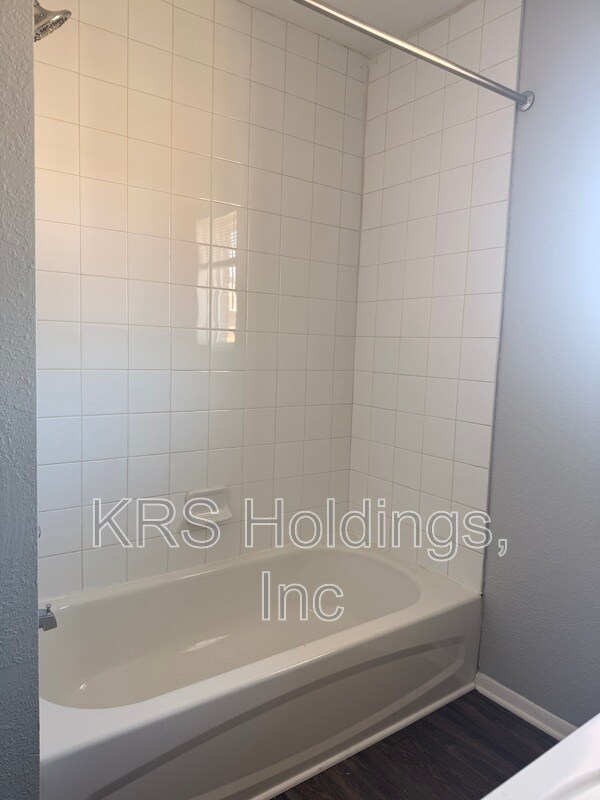 Building Photo - 827 41st St