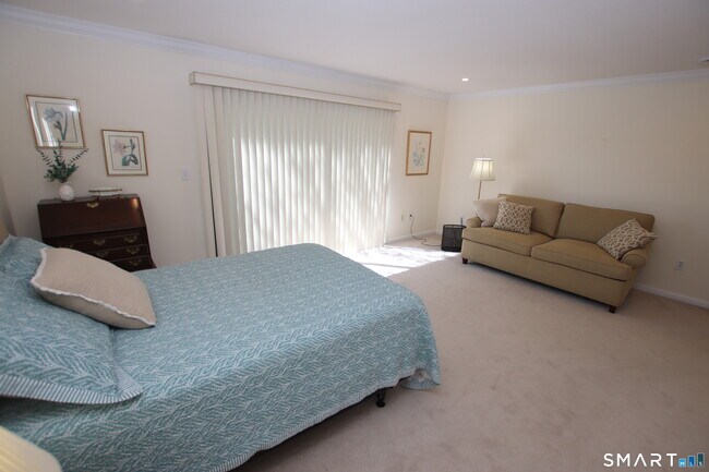 Building Photo - 53 Hollister Way N