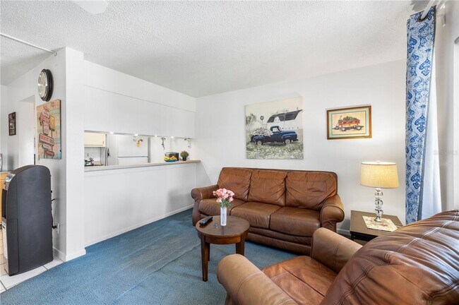 Building Photo - 2525 W Bay Dr