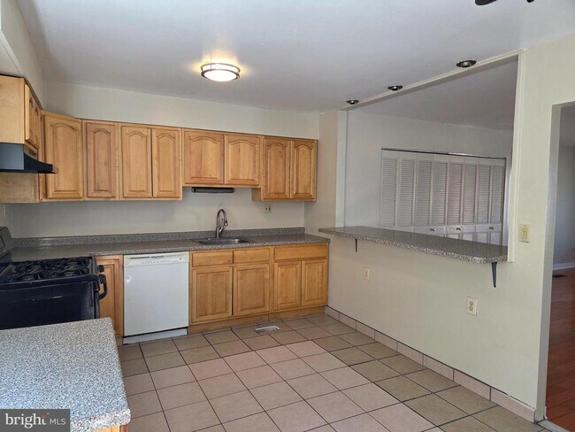 Building Photo - 8044 Mars Pl