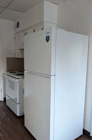 Building Photo - 103 Holland St