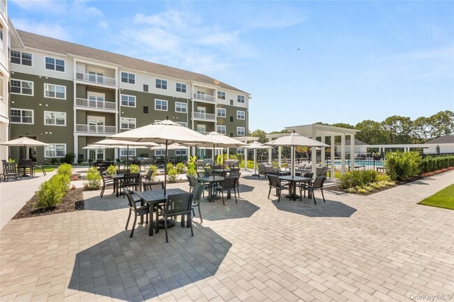 Building Photo - 4180 Sunrise Hwy