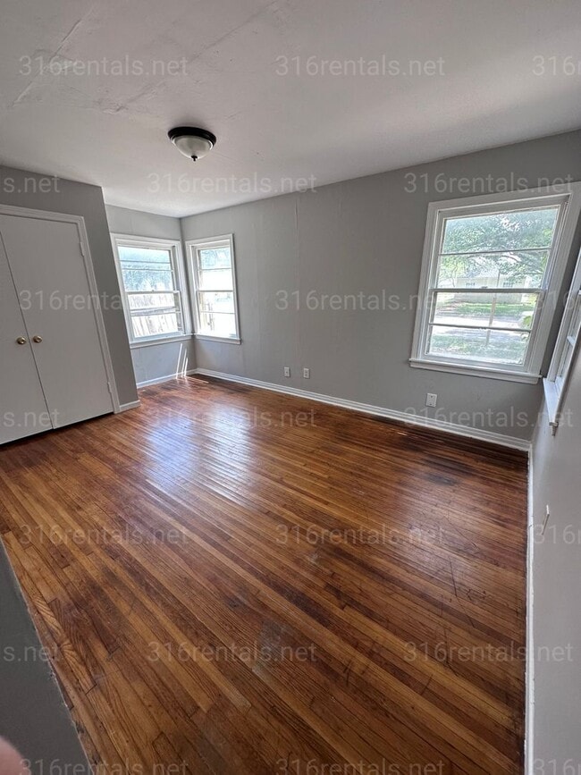 Building Photo - 4722-4724 E 8th St N