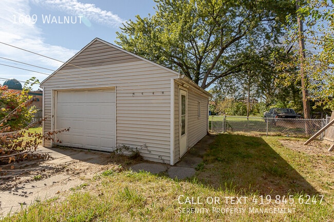 Building Photo - 1609 Walnut-