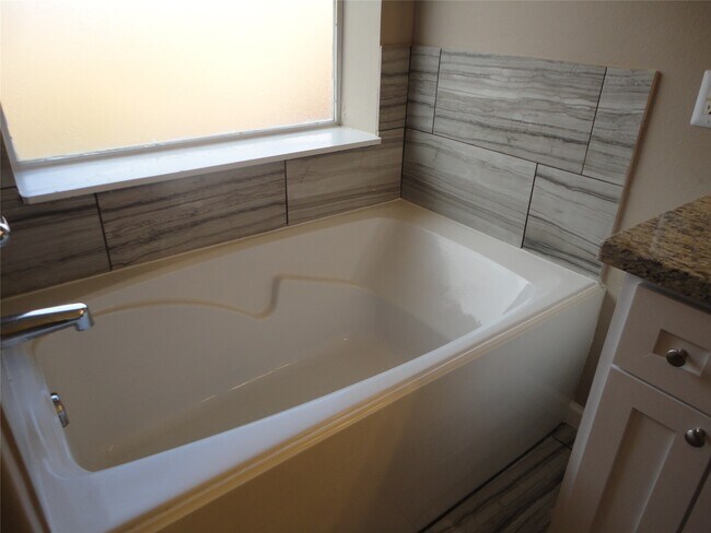 Building Photo - 18142 Flower Grove Ct