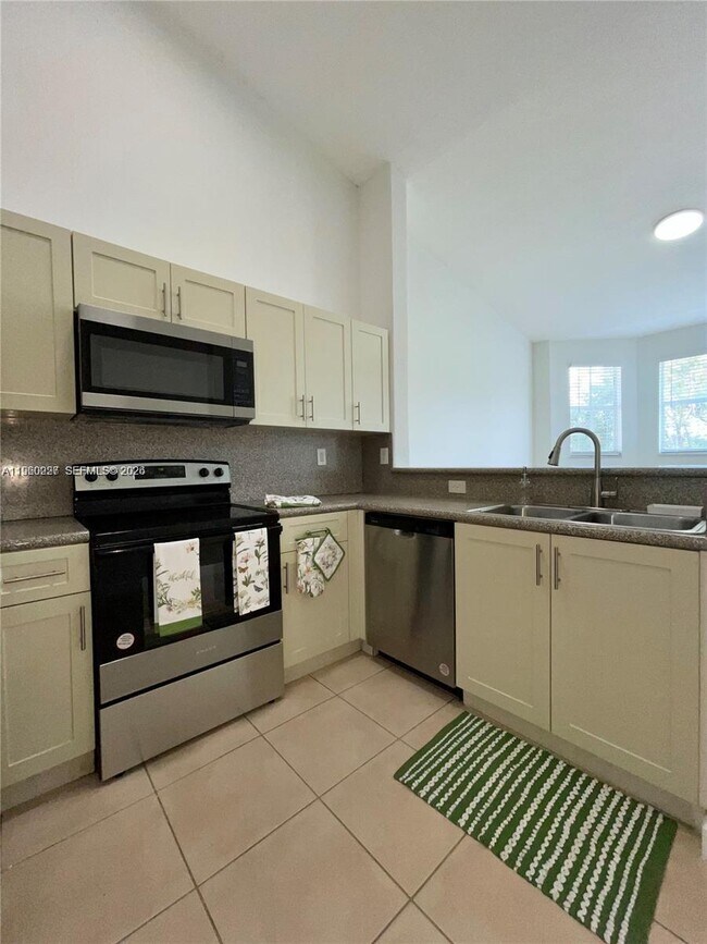 Building Photo - 2637 SE 16th Terrace