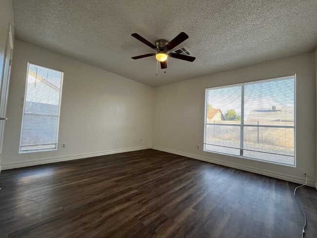 Building Photo - 7119 W McLellan Rd