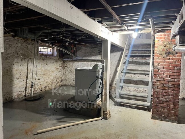 Building Photo - 7542 Harrison St
