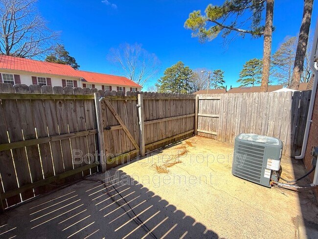 Building Photo - 5810 Hunting Ridge Ln