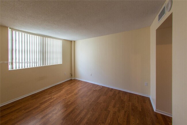 Building Photo - 1833 S Ocean Dr