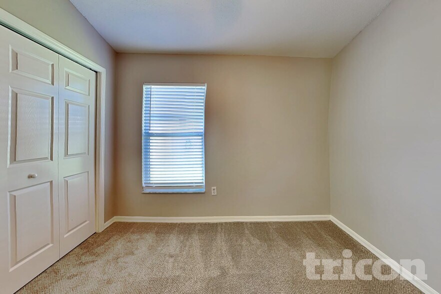 Building Photo - 7641 Manor Dr