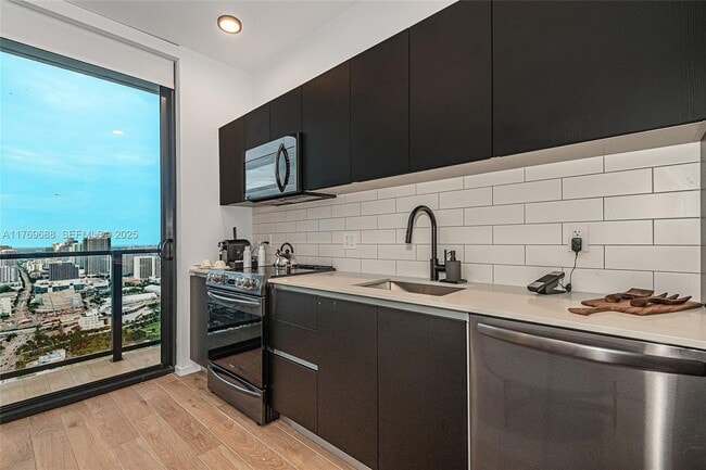 Building Photo - 398 NE 5th St