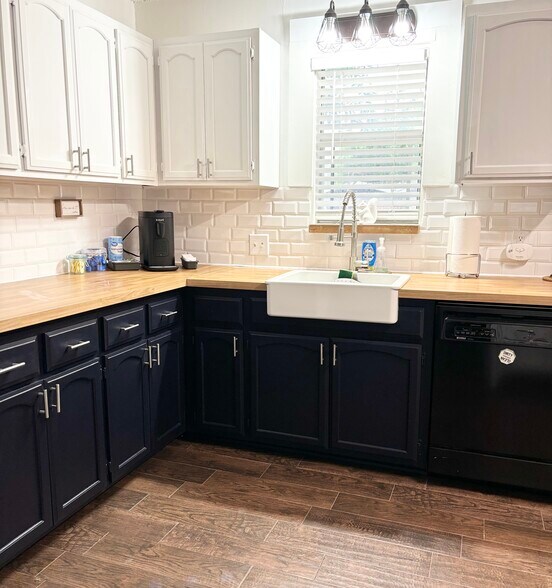 Building Photo - 418 Savannah Dr