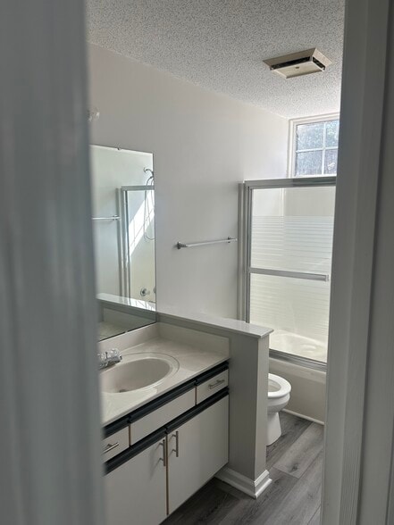 Building Photo - 8960 Duckview Dr