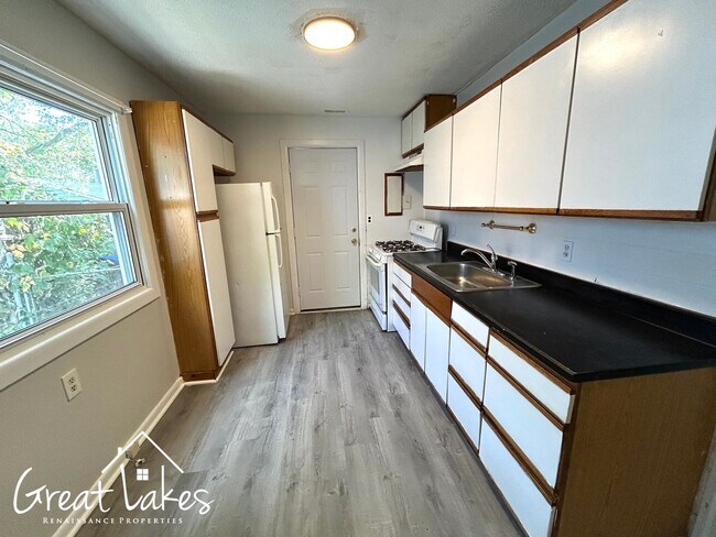 Building Photo - 11252 Lozier Ave