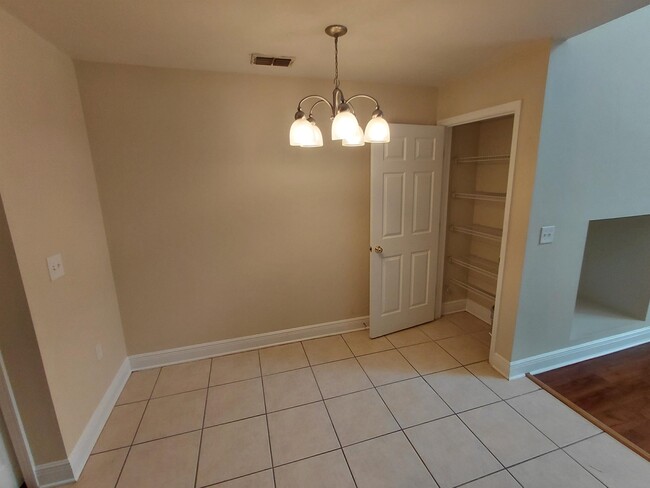 Building Photo - 3150 Sawtooth Dr