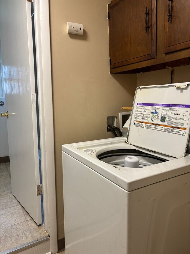 Building Photo - Mt Washington 2 Bedroom Duplex