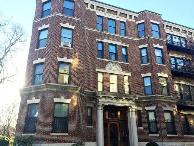 Building Photo - 111 Jersey St