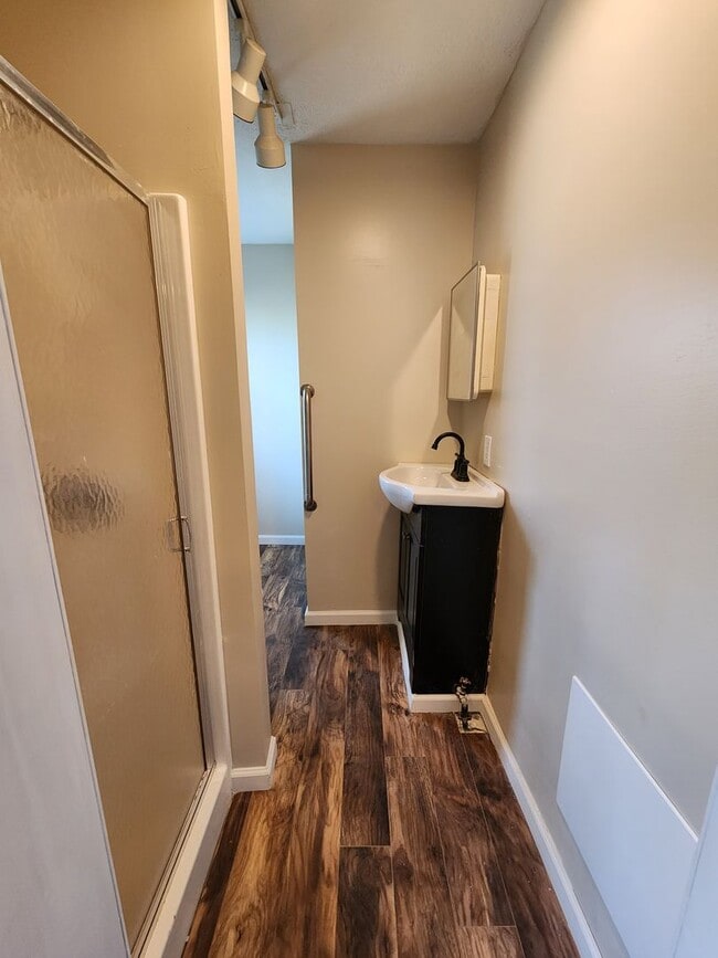 Building Photo - Updated 3 Bedroom Ranch style home
